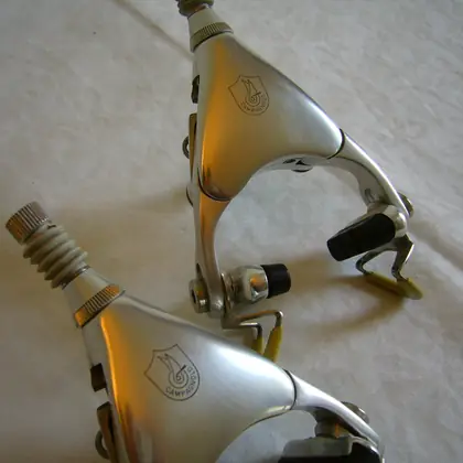 Paar klassischer Campagnolo-Bremsen